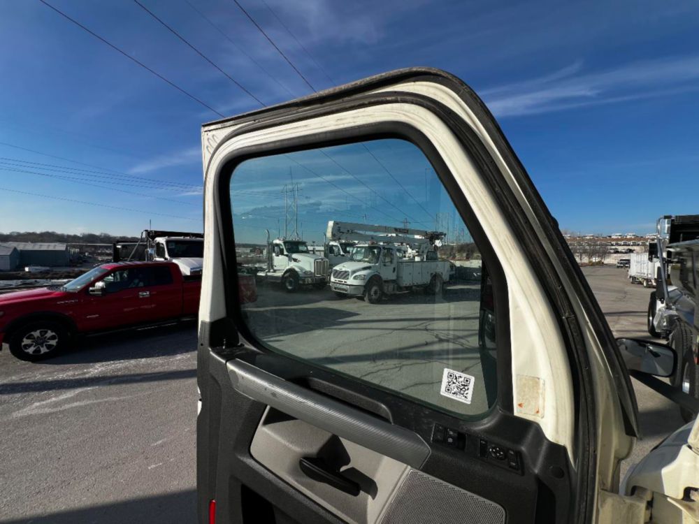2019 Freightliner Cascadia Tandem Day Cab Tractor