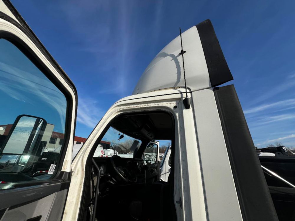2019 Freightliner Cascadia Tandem Day Cab Tractor