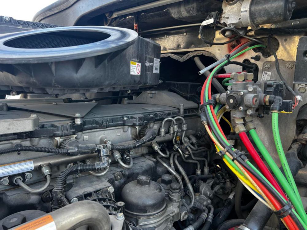 2019 Freightliner Cascadia Tandem Day Cab Tractor