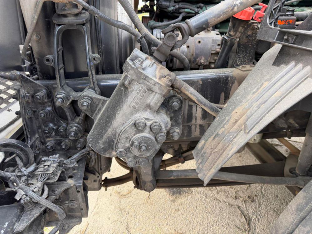 2015 Volvo VNL64T Tandem Axle Day Cab