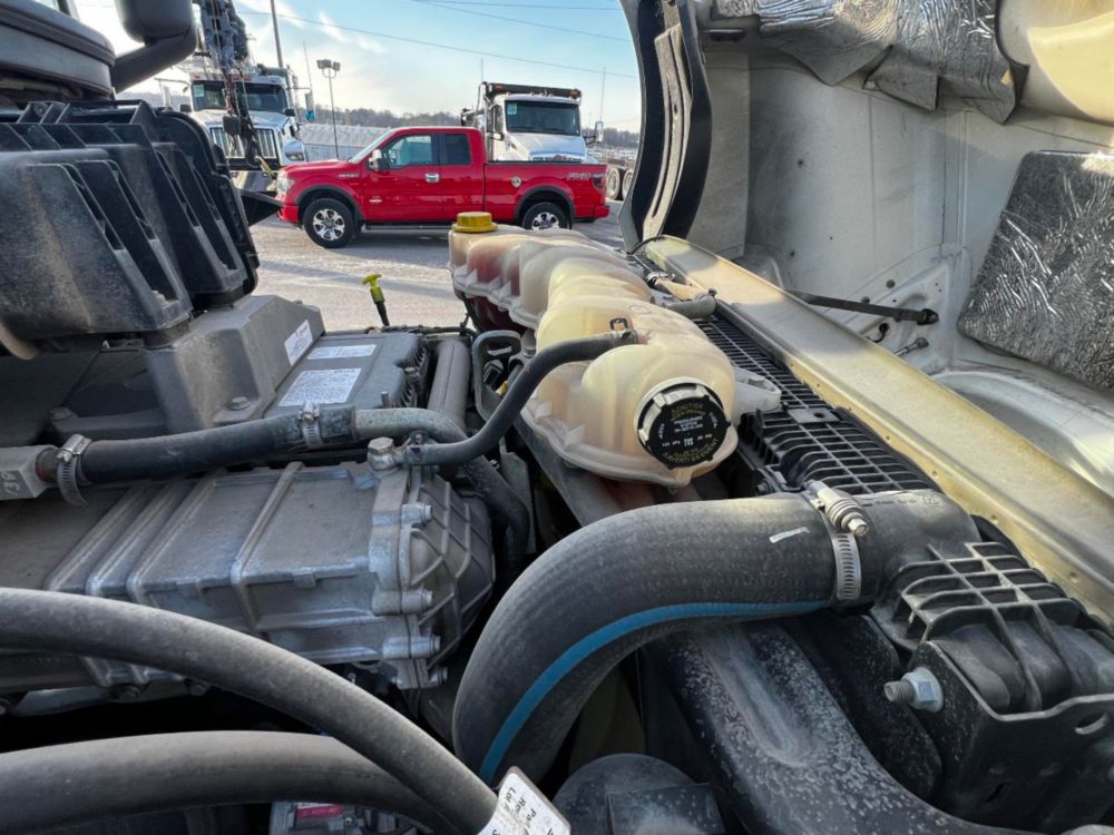 2019 Freightliner Cascadia Tandem Day Cab Tractor