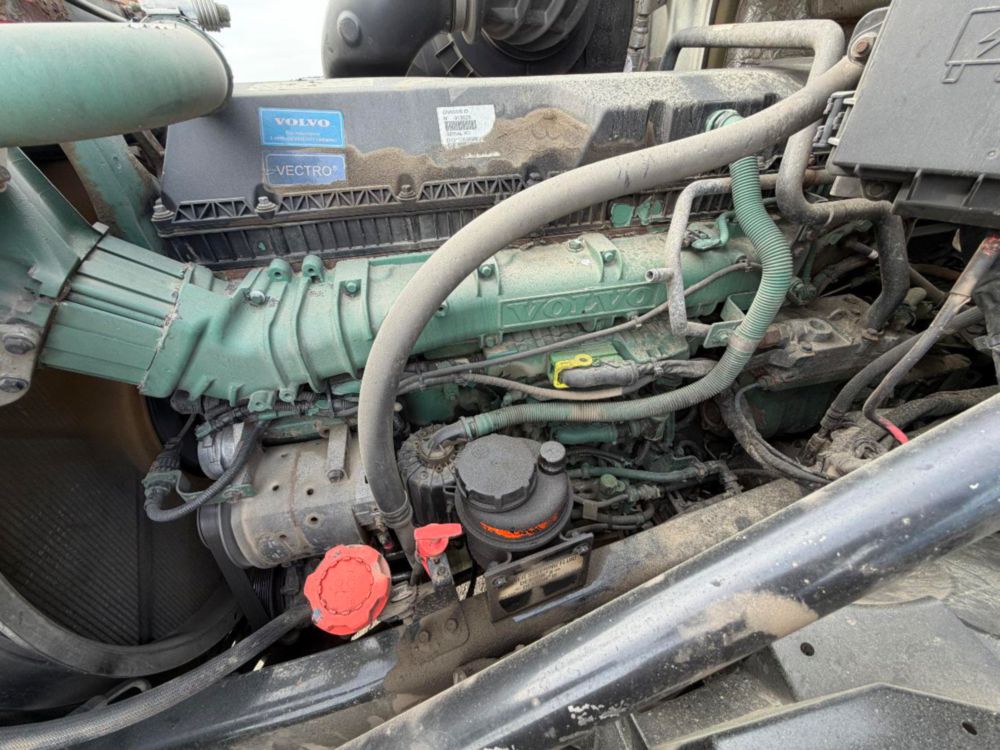 2015 Volvo VNL64T Tandem Axle Day Cab