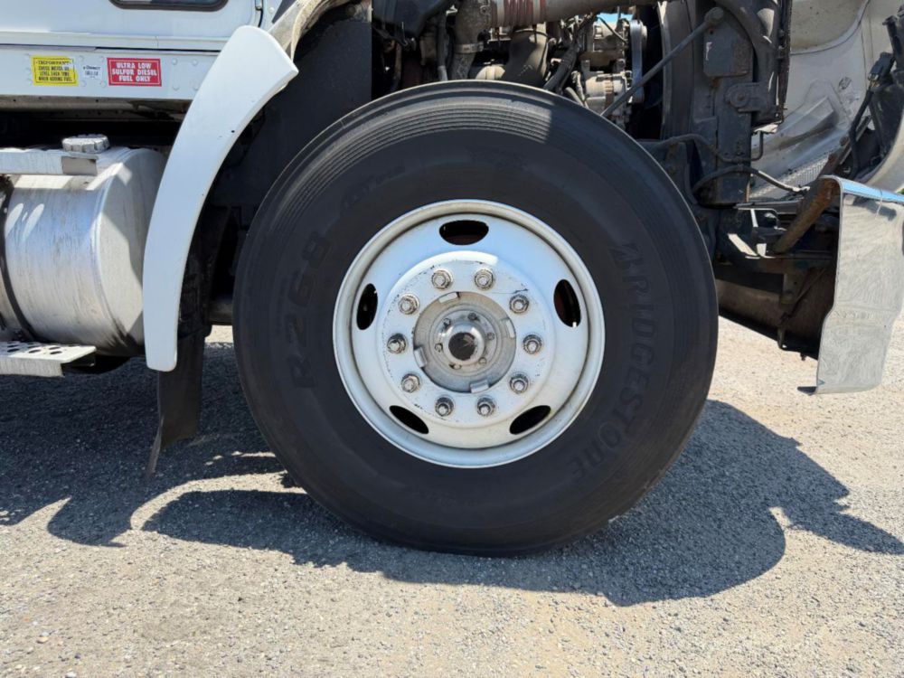 2016 Kenworth T-300 Tandem Axle Reefer Truck