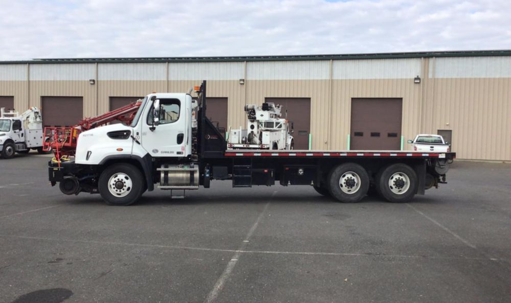 Heavy-Duty Hi-Rail Flatbed Truck