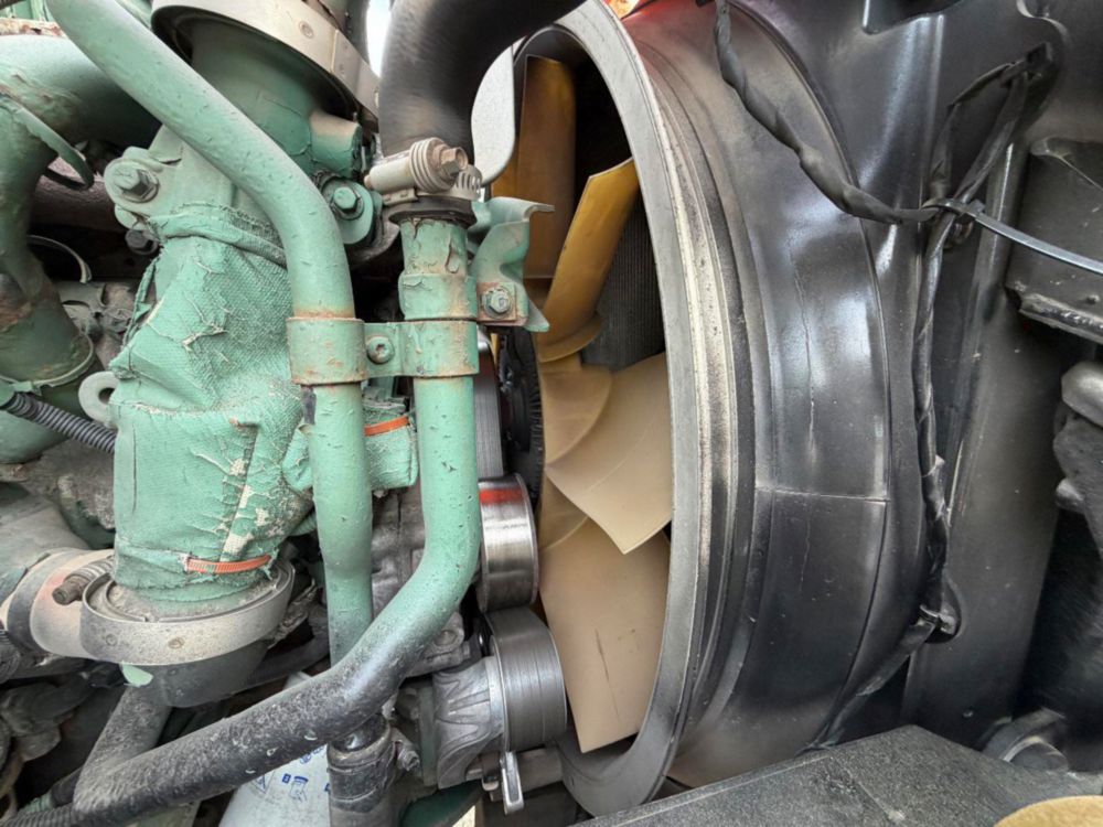 2015 Volvo VNL64T Tandem Axle Day Cab