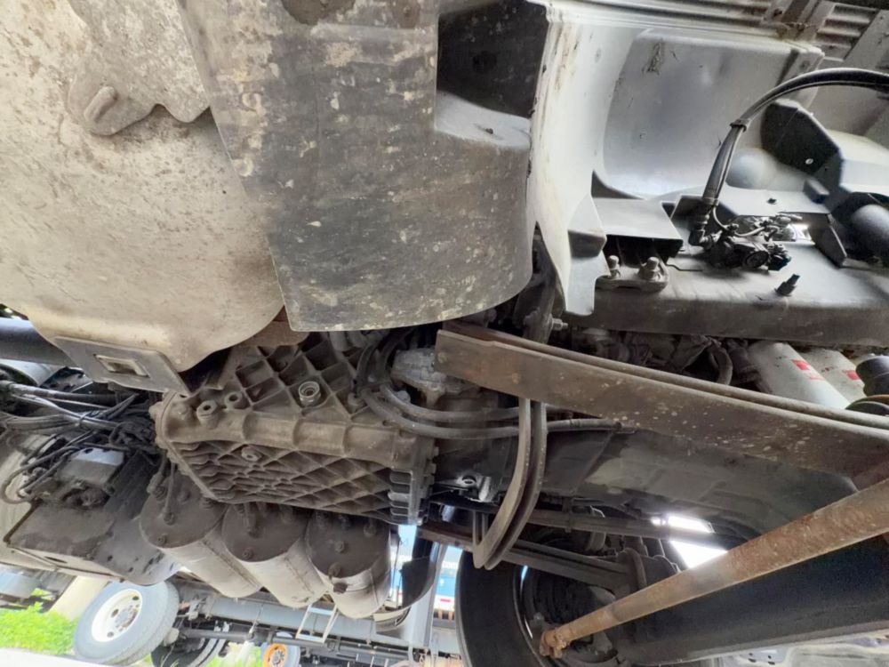 2015 Volvo VNL64T Tandem Axle Day Cab