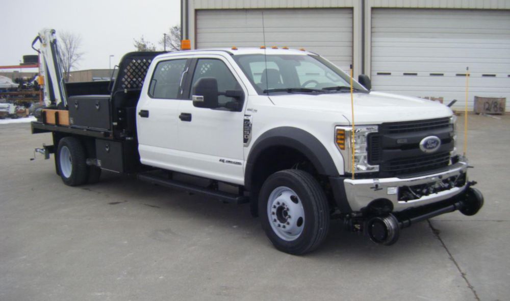 Medium-Duty Liftgate Hi-Rail Flatbed Truck