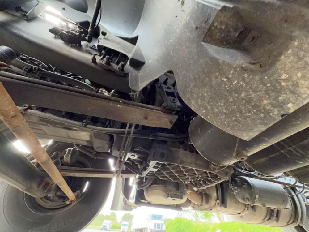 2015 Volvo VNL64T Tandem Axle Day Cab