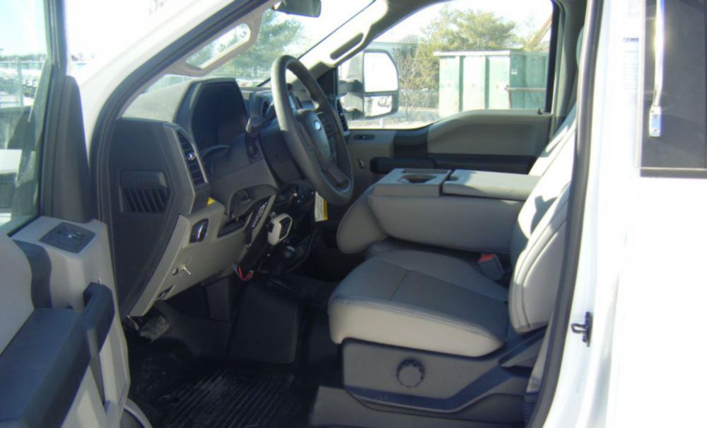Medium-Duty Liftgate Hi-Rail Flatbed Truck