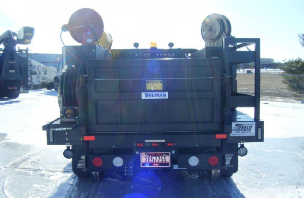 Medium-Duty Liftgate Hi-Rail Flatbed Truck