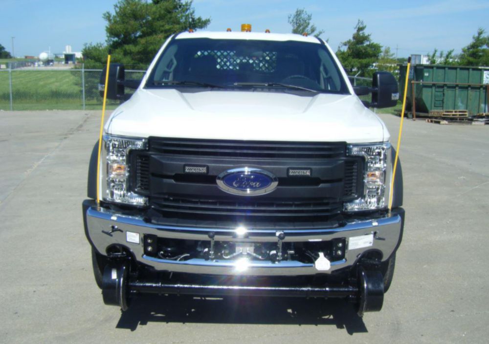 Medium-Duty Liftgate Hi-Rail Flatbed Truck