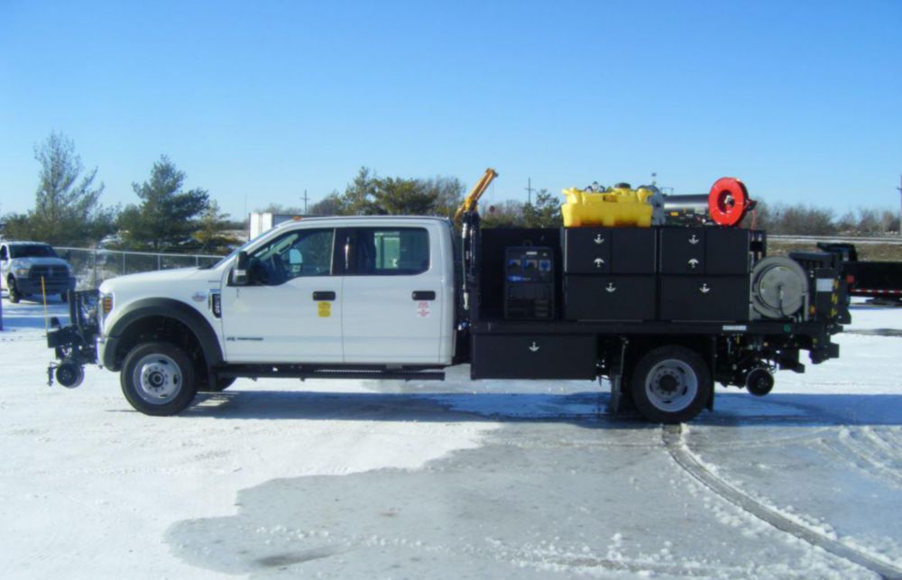 Medium-Duty Liftgate Hi-Rail Flatbed Truck