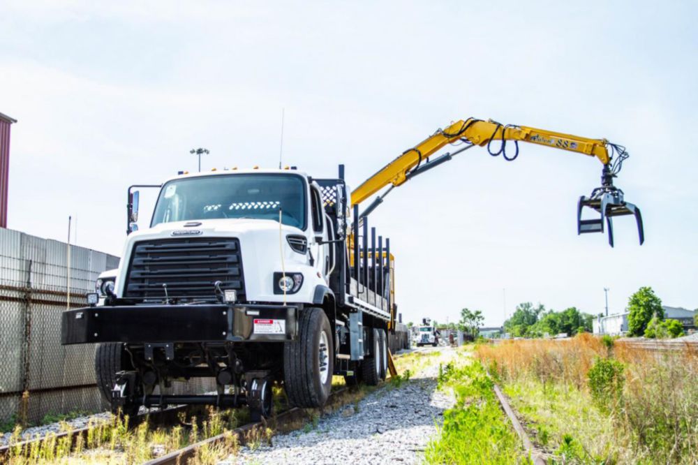 8,000 lbs 66,000 lbs Hi-Rail Grapple