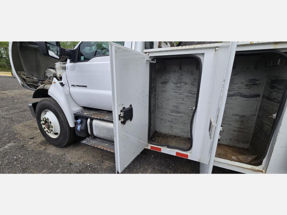 2018 Ford F-750 4x2 Versalift VTP-40-NE Cable Placer Truck