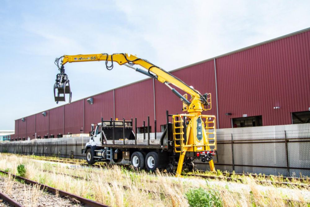 8,000 lbs 66,000 lbs Hi-Rail Grapple