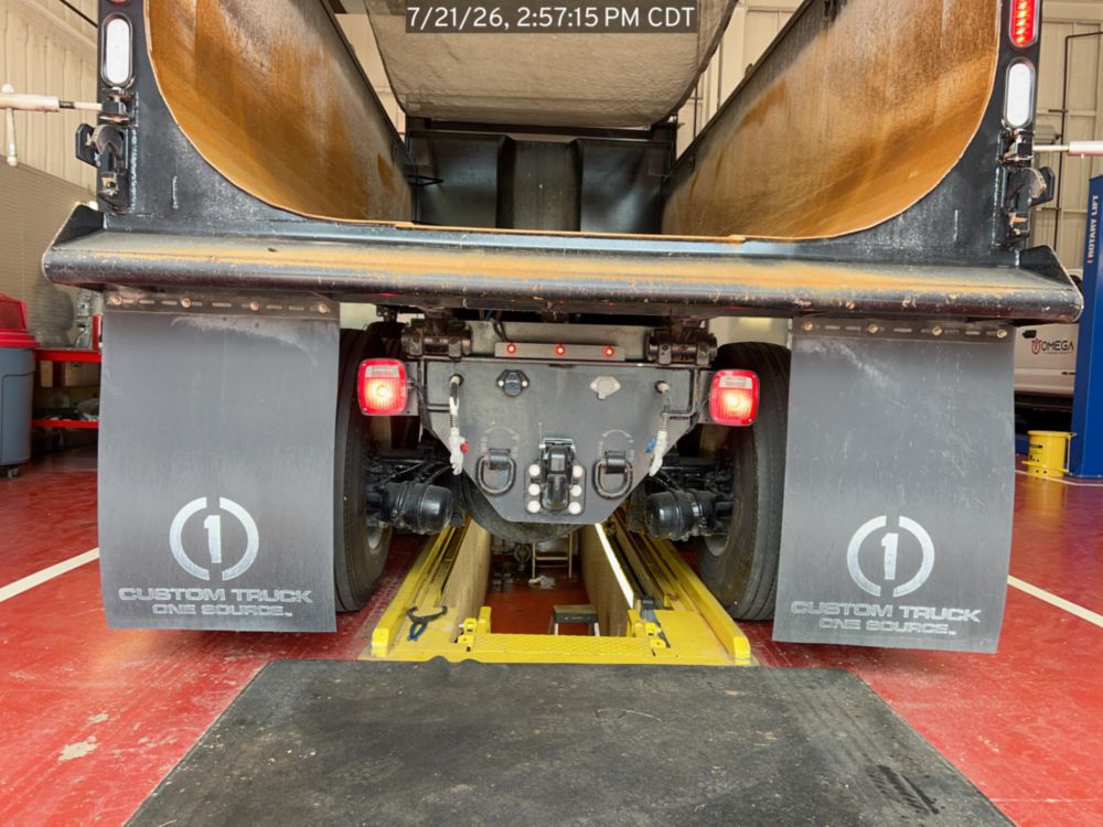 2026 Peterbilt 567 10x4 18' Load King Dump Truck