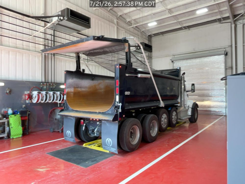 2026 Peterbilt 567 10x4 18' Load King Dump Truck