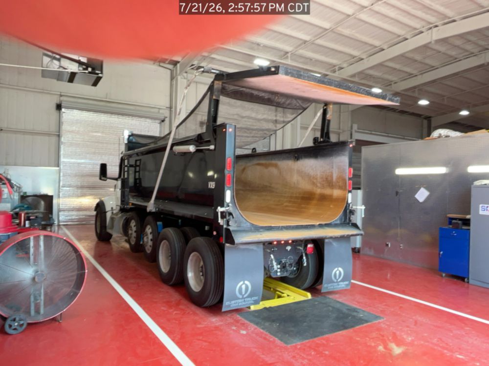 2026 Peterbilt 567 10x4 18' Load King Dump Truck