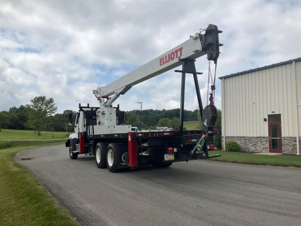 2015 Freightliner 108SD Elliott 1870F 18 Ton Boom Truck