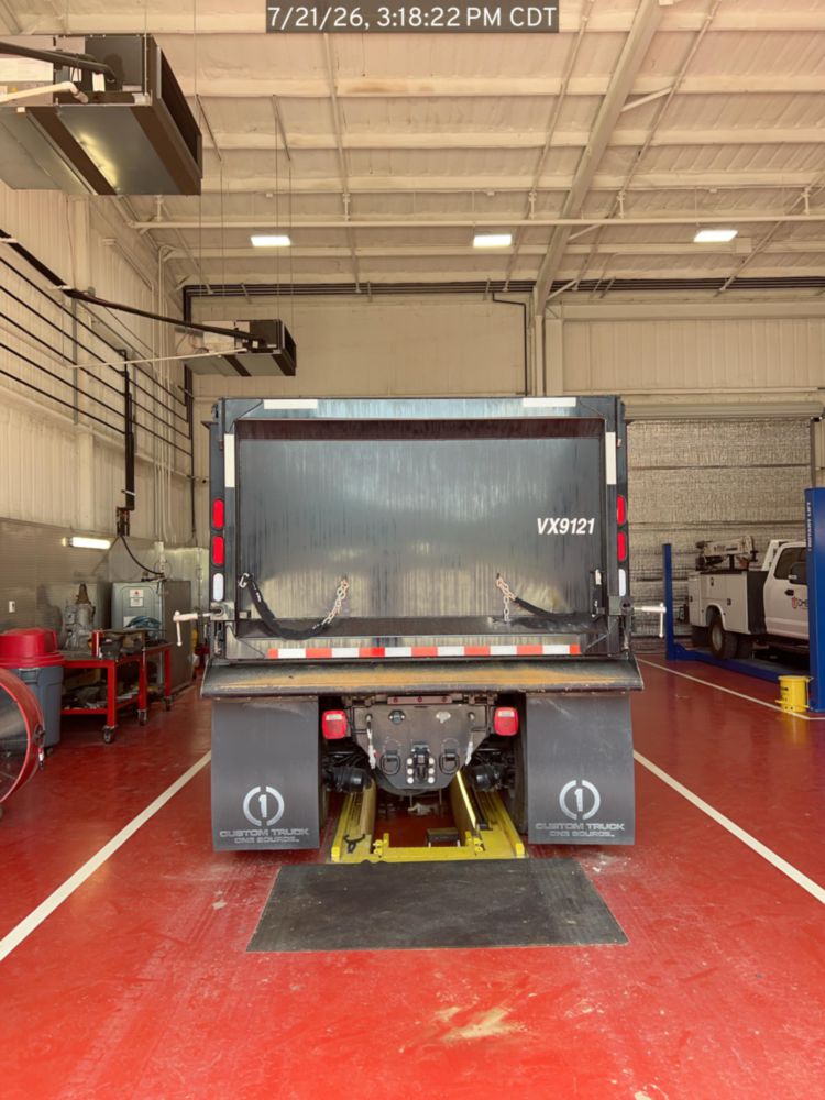 2026 Peterbilt 567 10x4 18' Load King Dump Truck