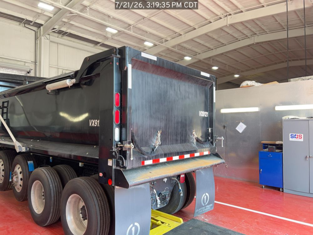 2026 Peterbilt 567 10x4 18' Load King Dump Truck