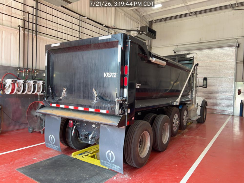 2026 Peterbilt 567 10x4 18' Load King Dump Truck