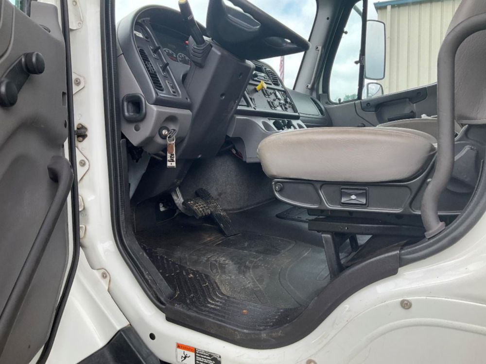 2015 Freightliner 108SD Elliott 1870F 18 Ton Boom Truck