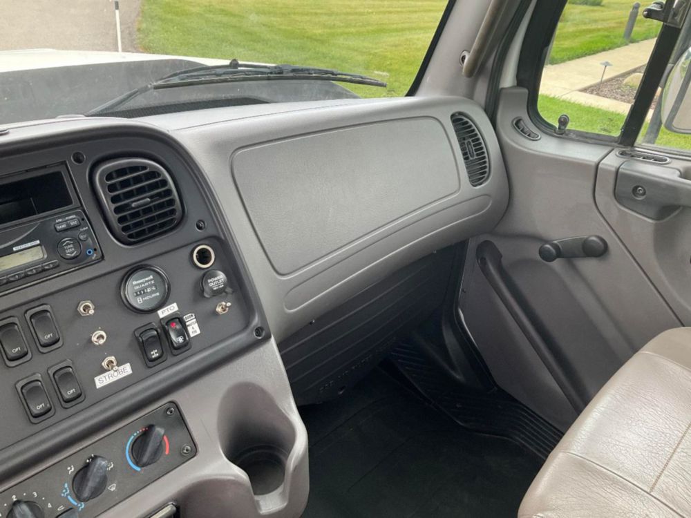 2015 Freightliner 108SD Elliott 1870F 18 Ton Boom Truck
