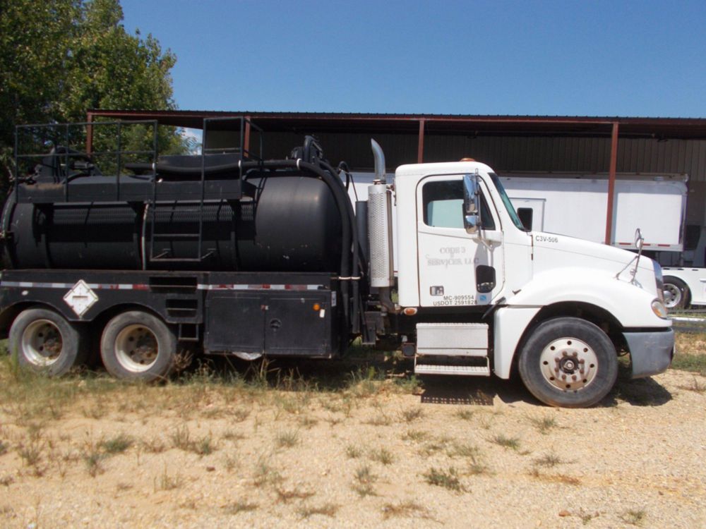 2006 Tandem UNK 700 bbl Vacuum Truck