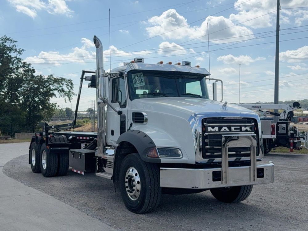 2025 Mack GR64BR 6x4 Galbreath U5-OR-174 Roll-Off Truck