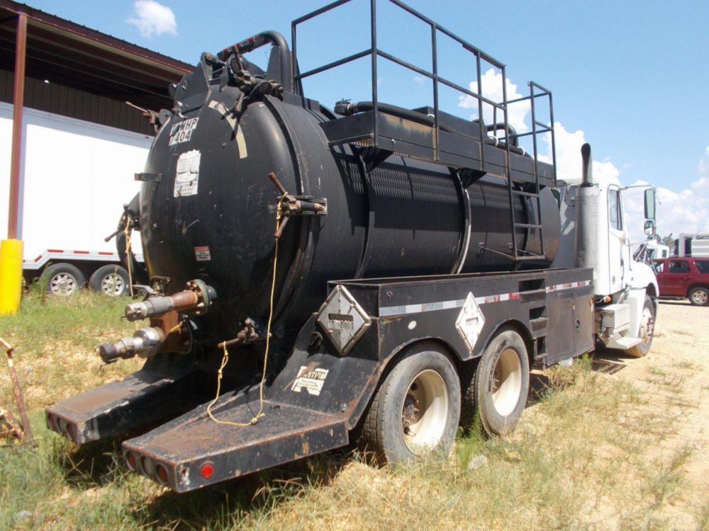 2006 Tandem UNK 700 bbl Vacuum Truck