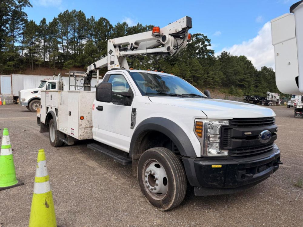 2019 Ford F-550 4x2 Versalift STP-36-NE Bucket Truck