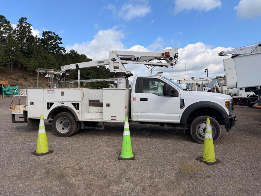 2019 Ford F-550 4x2 Versalift STP-36-NE Bucket Truck
