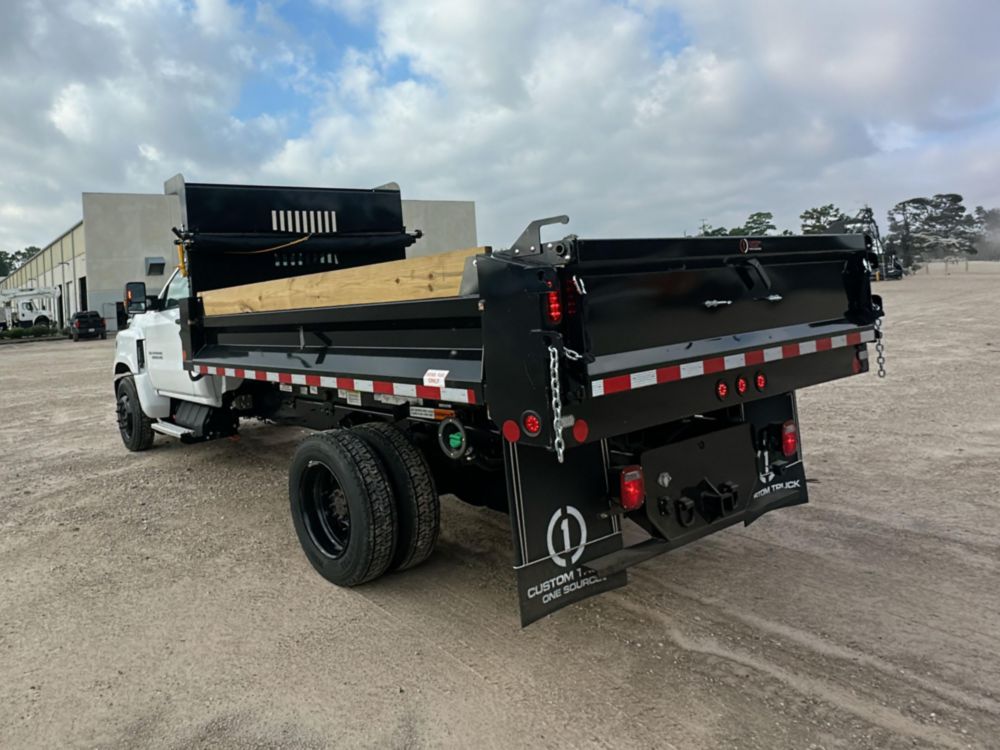 2023 Chevrolet 6500 4x2 11' 6" Dump Truck