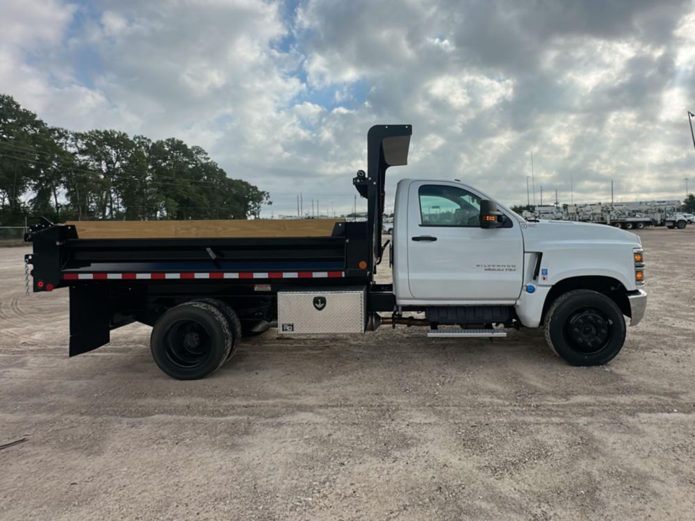 2023 Chevrolet 6500 4x2 11' 6" Dump Truck