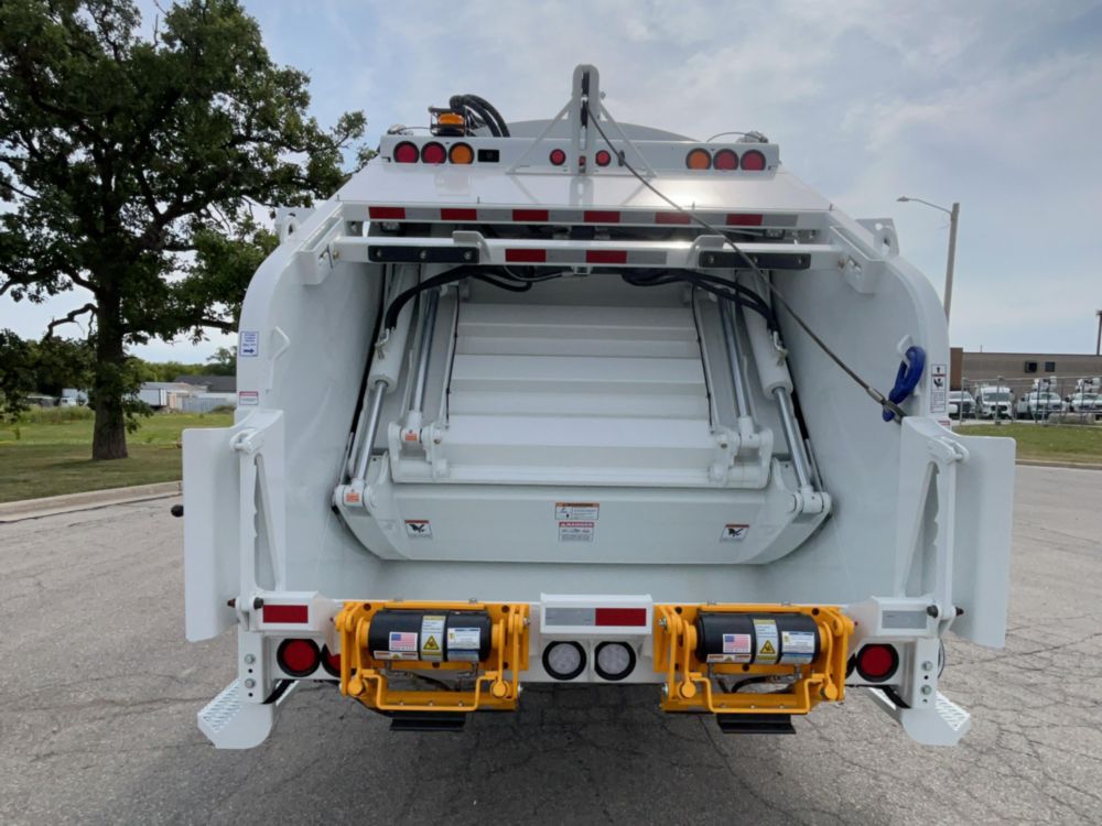 2026 Peterbilt 537 4x2 Loadmaster LEGACY3 20YD REAR LOADER SHORT Rear Loader Truck