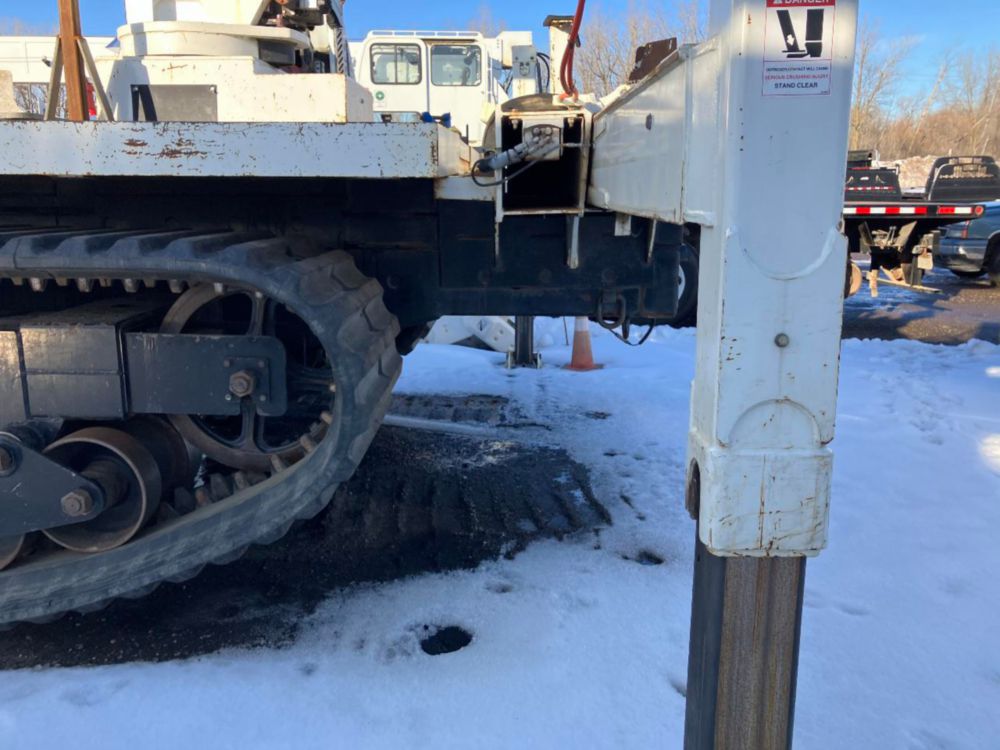 2016 CTRAC-8000 Tracked Versalift VST-9500-I Bucket