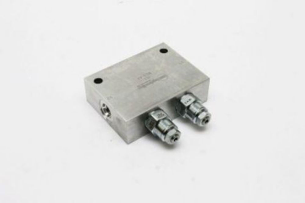 DOUBLE HOLDING VALVE