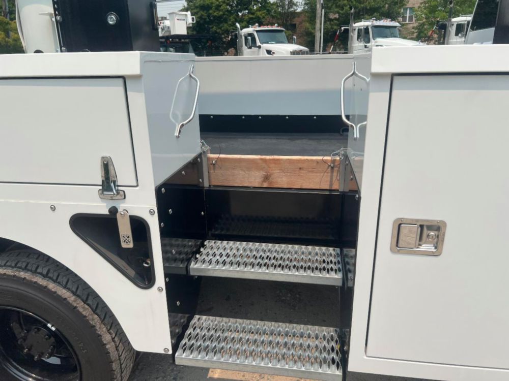 2022 Chevy 5500 4x2 Posi+ 700-40 Cable Placer Truck