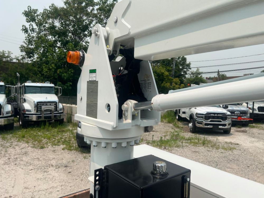2022 Chevy 5500 4x2 Posi+ 700-40 Cable Placer Truck