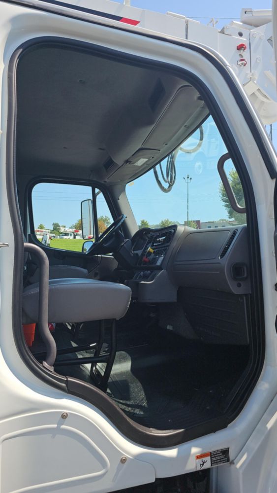 2019 Freightliner M2106 4x4 Terex C4047 Digger Derrick