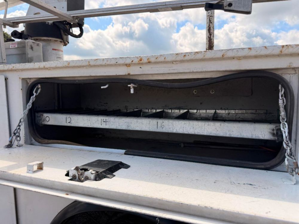 2019 Ford F-550 4x2 Versalift STP-36-NE Bucket Truck