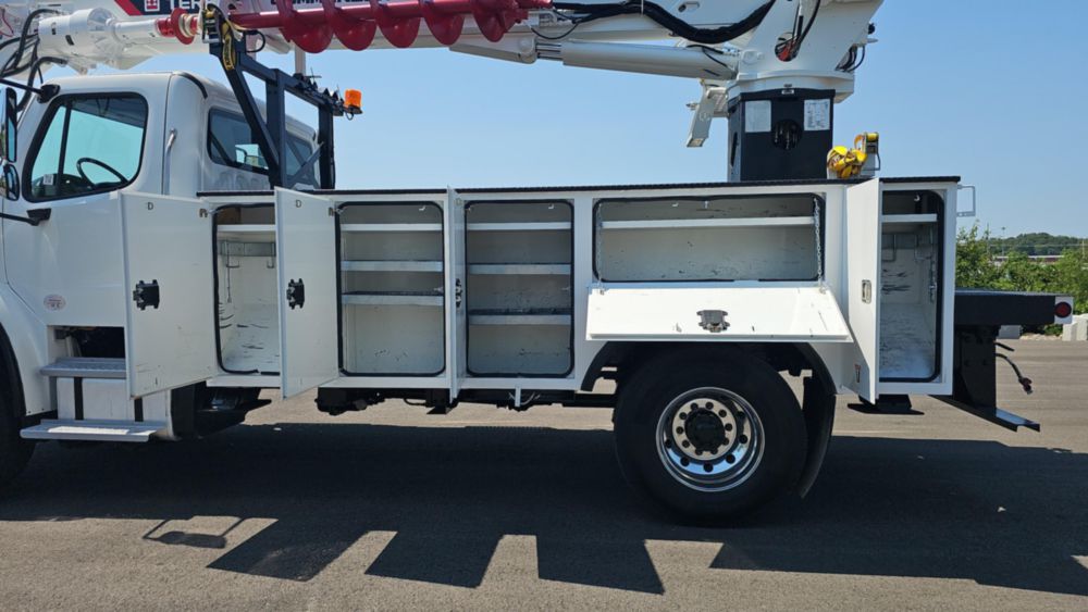 2019 Freightliner M2106 4x4 Terex C4047 Digger Derrick