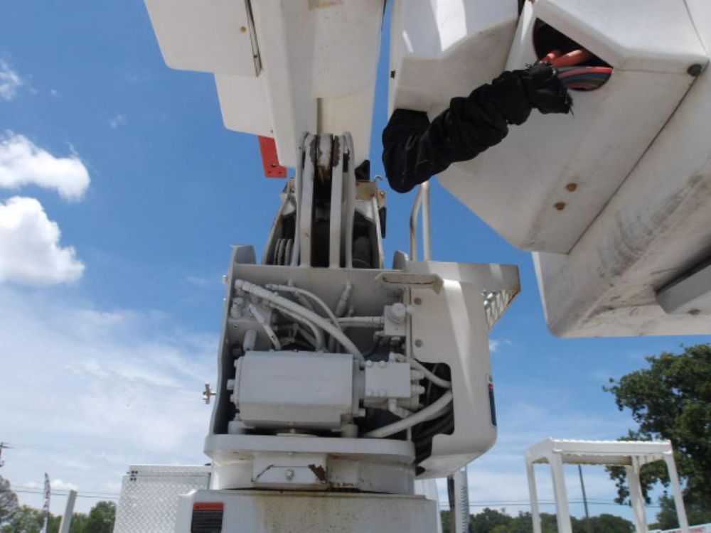 2013 Int'l 7300 4x4 Altec AA-755 Bucket Truck