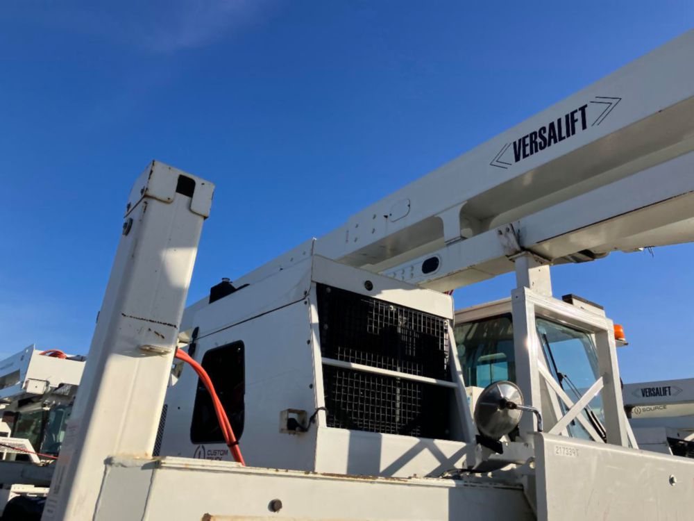 2016 CTRAC-8000 Tracked Versalift VST-9500-I Bucket