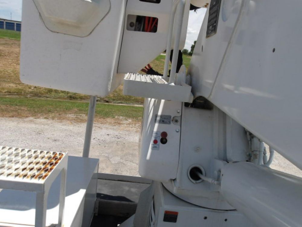 2013 Int'l 7300 4x4 Altec AA-755 Bucket Truck