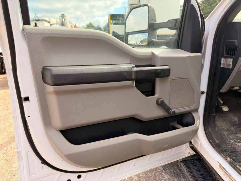 2019 Ford F-550 4x2 Versalift STP-36-NE Bucket Truck