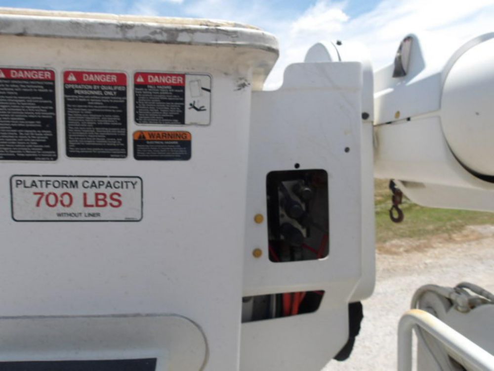 2013 Int'l 7300 4x4 Altec AA-755 Bucket Truck
