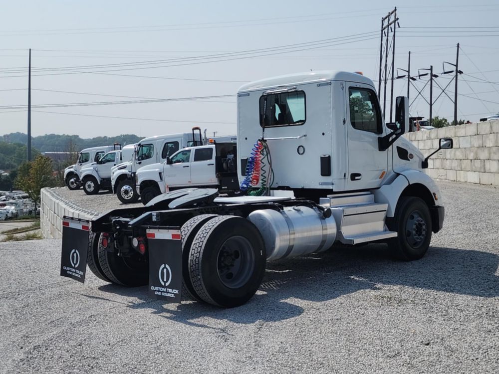 2022 Peterbilt 579 4x2 Road Tractor