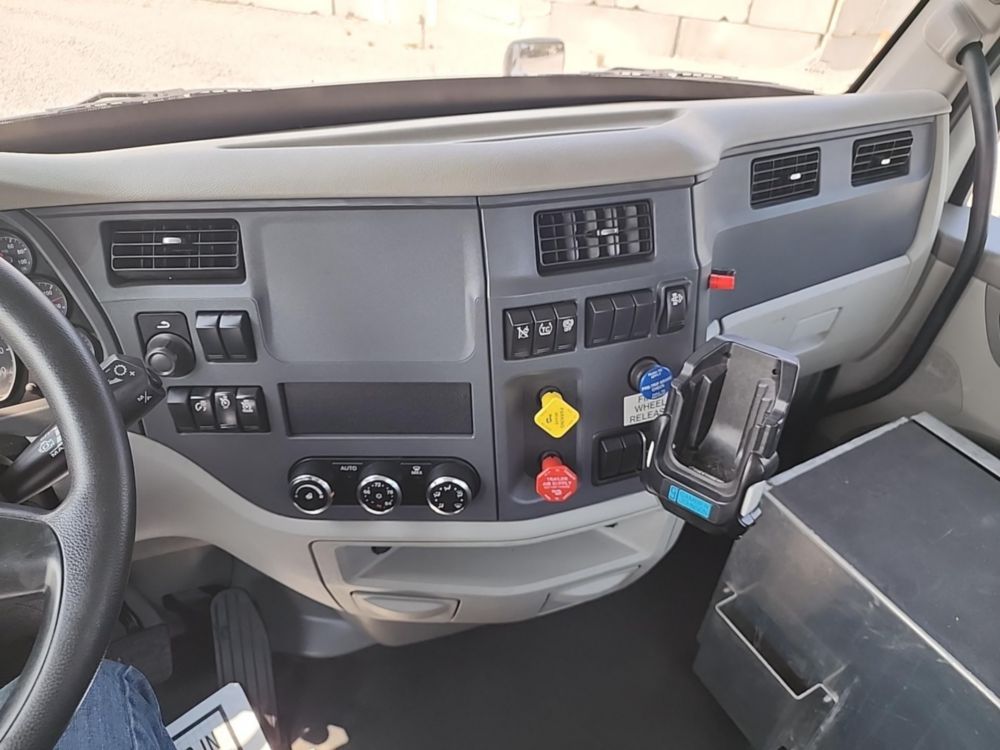 2022 Peterbilt 579 4x2 Road Tractor